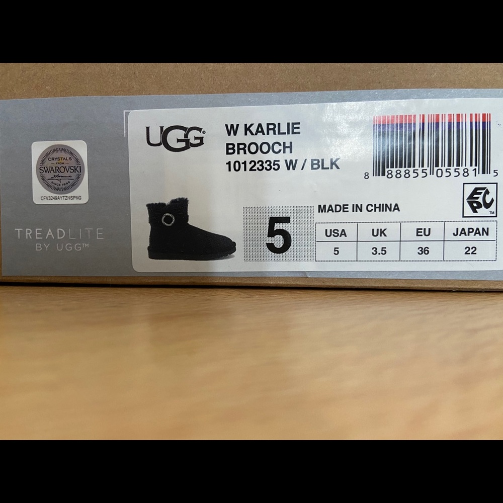 UGG
Karlie Brooch boots - Picture 3 of 3